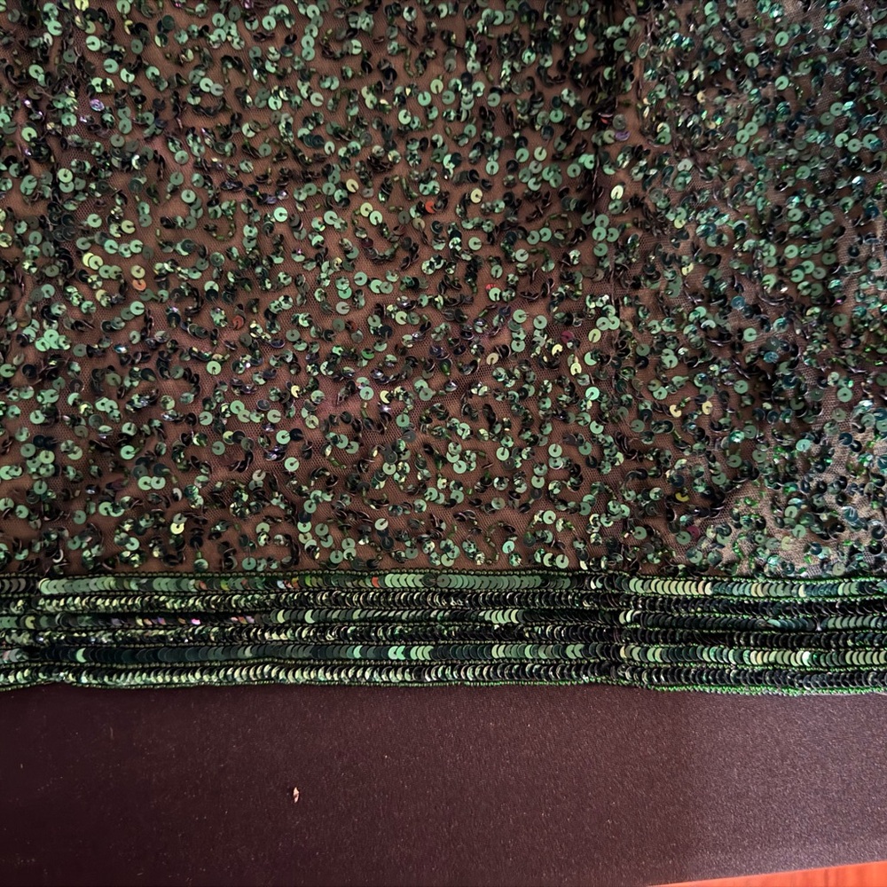 Elegant Green Sequin Dress - Picture 5 of 8